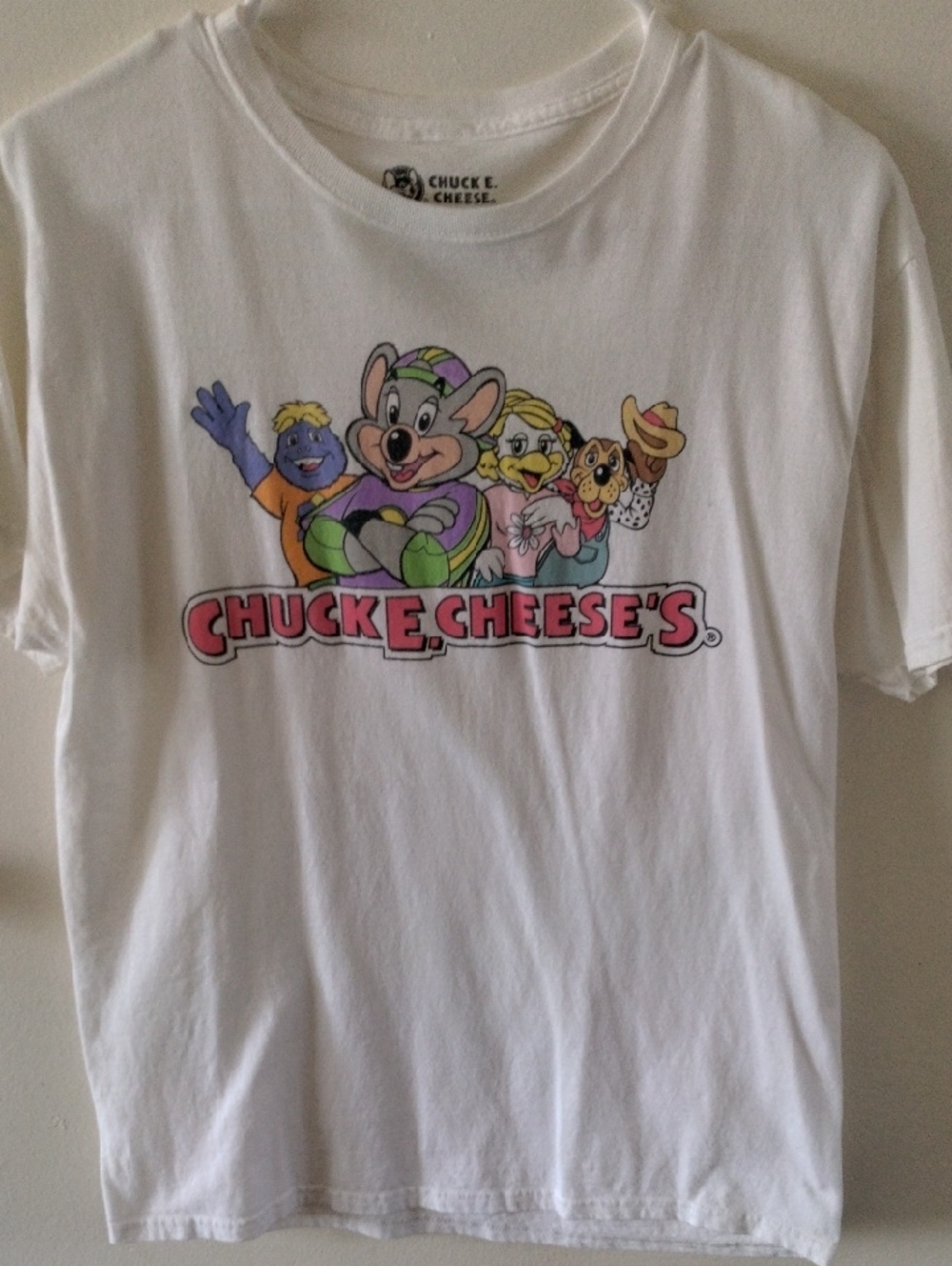 🦋WOMENS CHUCK E CHEESE T-SHIRT 🦋